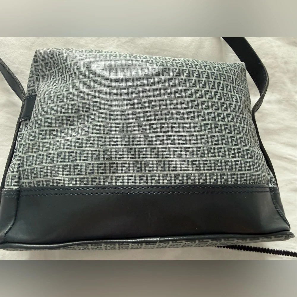 Vintage Fendi Zucca Canvas Shoulder Bag – Blue/Gray Monogram – Made in Italy - Picture 4 of 16